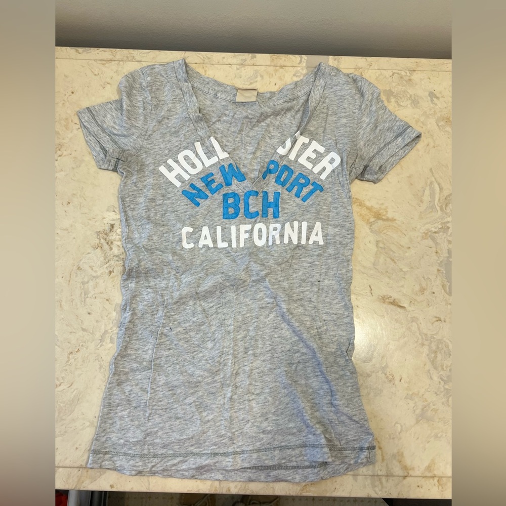 Hollister vneck Tshirt
